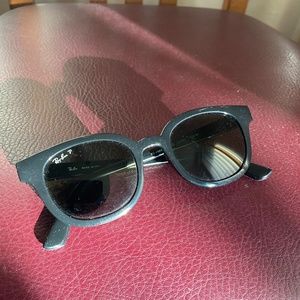 Ray-Ban RB4324 Wayfarer Style Sunglasses